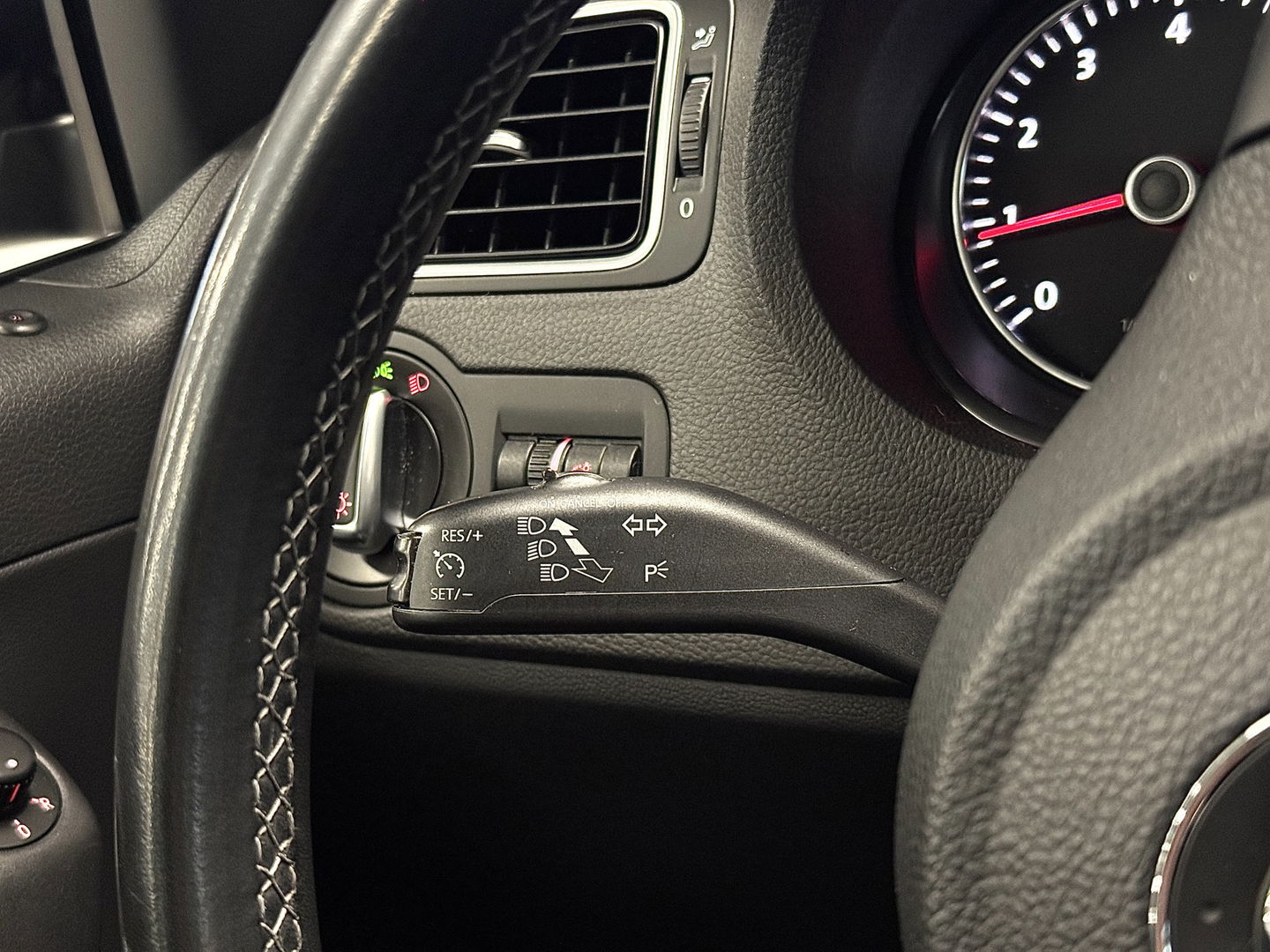 Volkswagen Polo 1.2-12V BlueMotion Highline | Panoramadak | Apple Carplay | Android Auto | Stoelverwarming | Led | Cruise Control | Climate Control | Camera | DAB | Isofix |