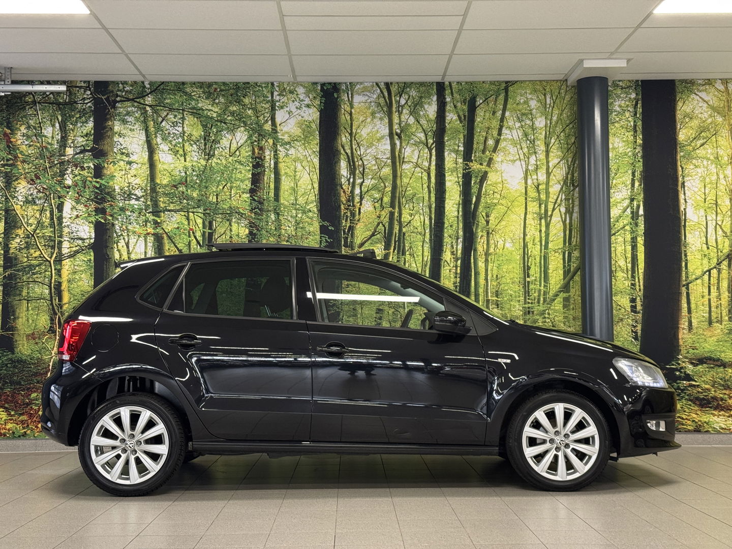 Volkswagen Polo 1.2-12V BlueMotion Highline | Panoramadak | Apple Carplay | Android Auto | Stoelverwarming | Led | Cruise Control | Climate Control | Camera | DAB | Isofix |
