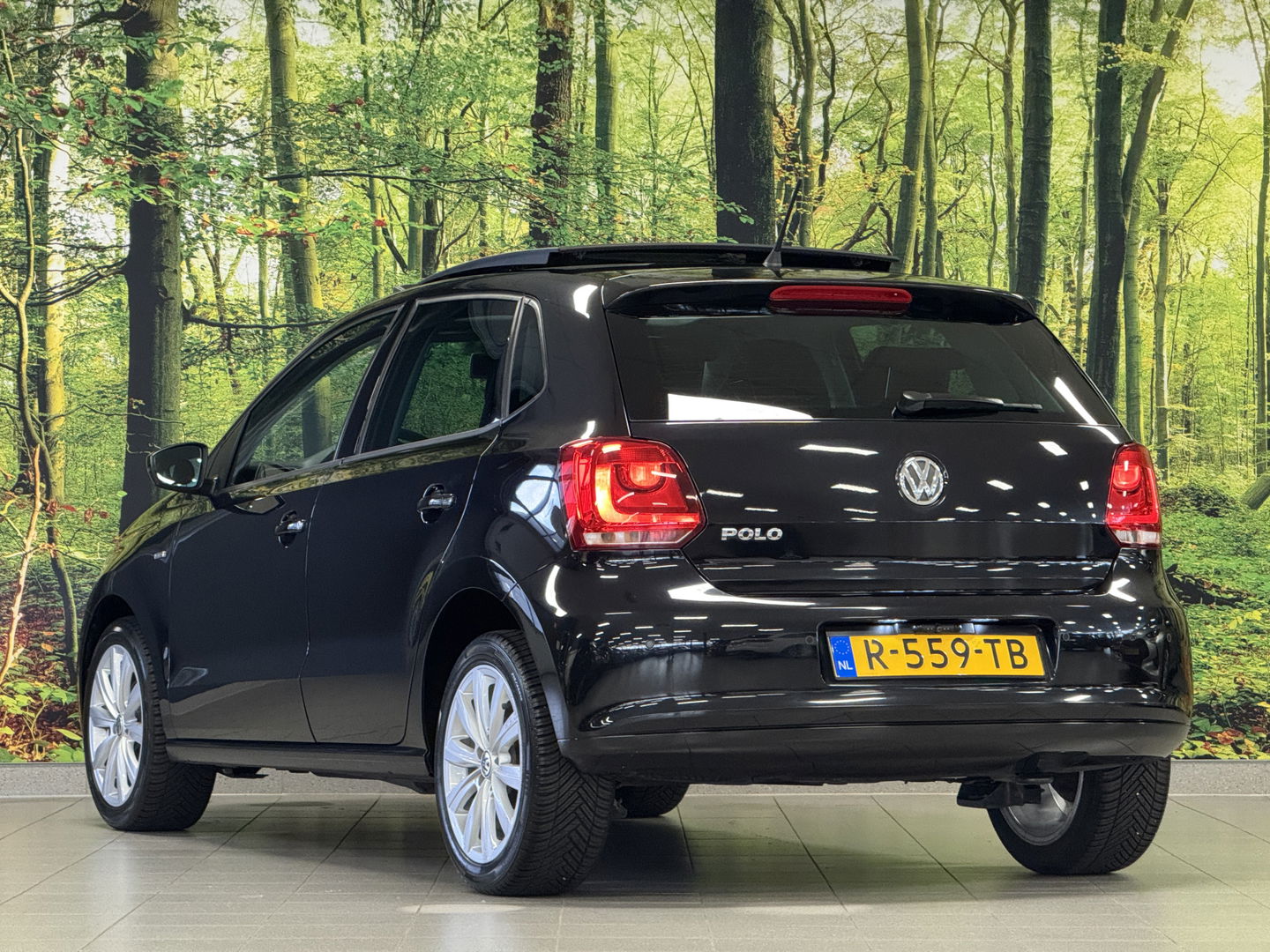 Volkswagen Polo 1.2-12V BlueMotion Highline | Panoramadak | Apple Carplay | Android Auto | Stoelverwarming | Led | Cruise Control | Climate Control | Camera | DAB | Isofix |