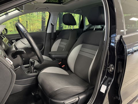 Volkswagen Polo 1.2-12V BlueMotion Highline | Panoramadak | Apple Carplay | Android Auto | Stoelverwarming | Led | Cruise Control | Climate Control | Camera | DAB | Isofix |