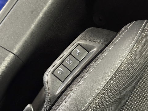 Peugeot 308 1.6 BlueHDi Blue Lease Premium | Apple Carplay | Android Auto | Navigatie | Massage Stoelen | Panoramadak | Afneembare Trekhaak | Camera | Stoelverwarming | LED | DAB |