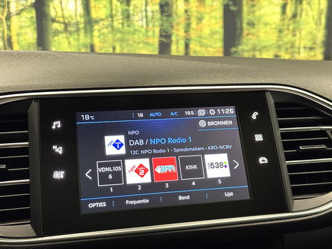 Peugeot 308 1.6 BlueHDi Blue Lease Premium | Apple Carplay | Android Auto | Navigatie | Massage Stoelen | Panoramadak | Afneembare Trekhaak | Camera | Stoelverwarming | LED | DAB |