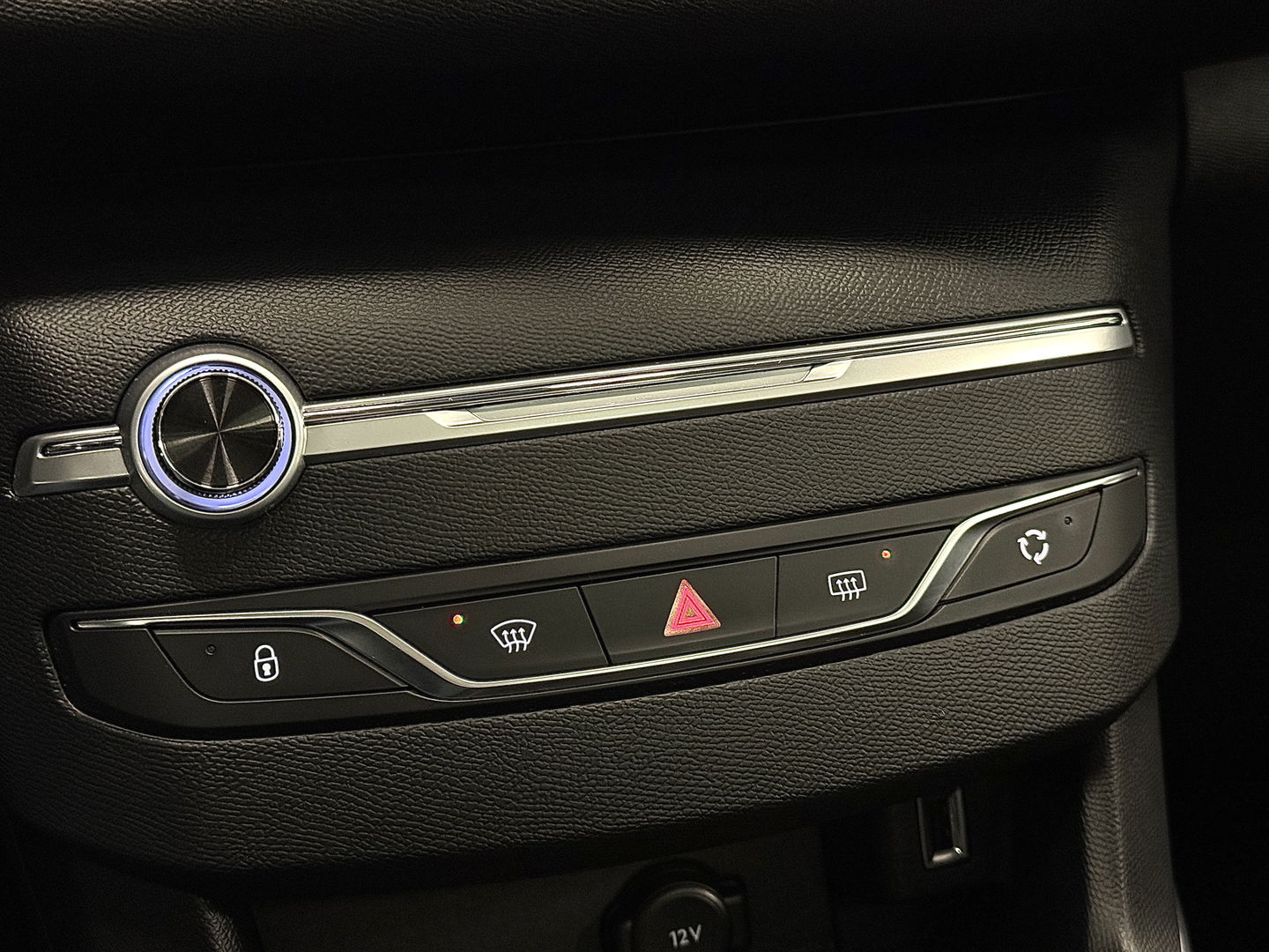 Peugeot 308 1.6 BlueHDi Blue Lease Premium | Apple Carplay | Android Auto | Navigatie | Massage Stoelen | Panoramadak | Afneembare Trekhaak | Camera | Stoelverwarming | LED | DAB |