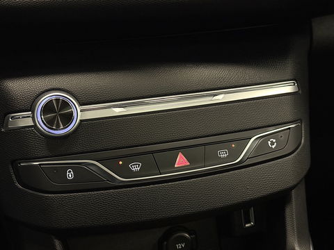 Peugeot 308 1.6 BlueHDi Blue Lease Premium | Apple Carplay | Android Auto | Navigatie | Massage Stoelen | Panoramadak | Afneembare Trekhaak | Camera | Stoelverwarming | LED | DAB |