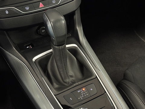 Peugeot 308 1.6 BlueHDi Blue Lease Premium | Apple Carplay | Android Auto | Navigatie | Massage Stoelen | Panoramadak | Afneembare Trekhaak | Camera | Stoelverwarming | LED | DAB |