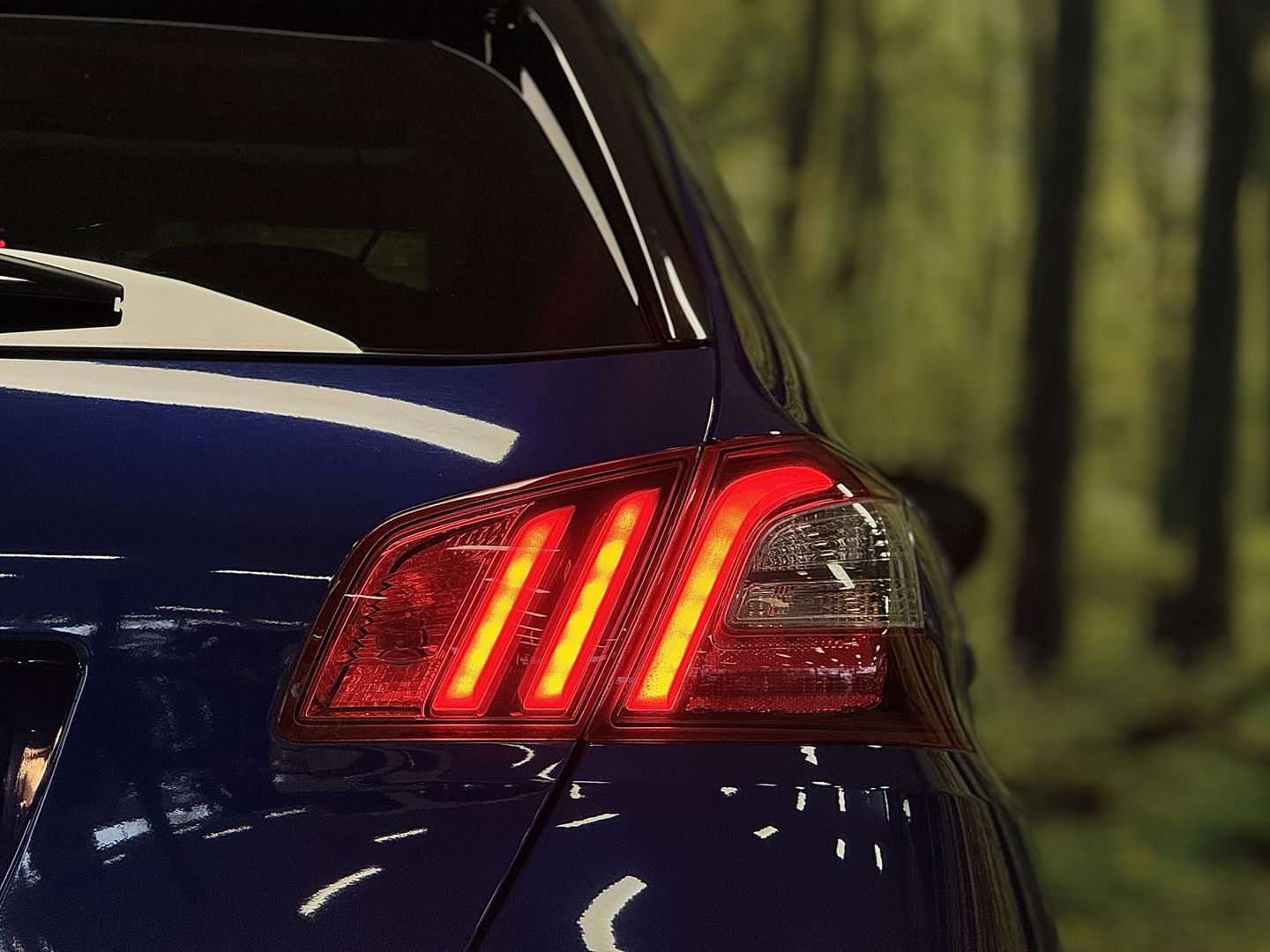 Peugeot 308 1.6 BlueHDi Blue Lease Premium | Apple Carplay | Android Auto | Navigatie | Massage Stoelen | Panoramadak | Afneembare Trekhaak | Camera | Stoelverwarming | LED | DAB |