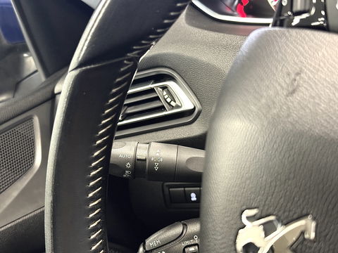 Peugeot 308 1.6 BlueHDi Blue Lease Premium | Apple Carplay | Android Auto | Navigatie | Massage Stoelen | Panoramadak | Afneembare Trekhaak | Camera | Stoelverwarming | LED | DAB |