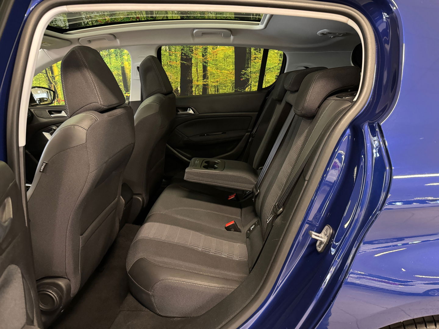 Peugeot 308 1.6 BlueHDi Blue Lease Premium | Apple Carplay | Android Auto | Navigatie | Massage Stoelen | Panoramadak | Afneembare Trekhaak | Camera | Stoelverwarming | LED | DAB |