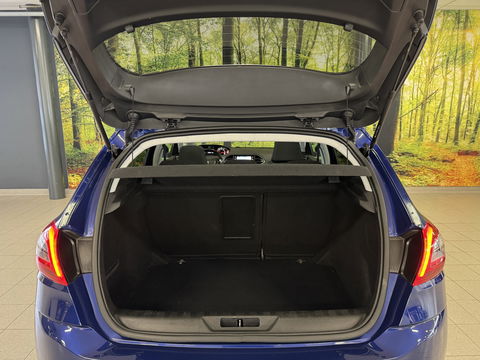 Peugeot 308 1.6 BlueHDi Blue Lease Premium | Apple Carplay | Android Auto | Navigatie | Massage Stoelen | Panoramadak | Afneembare Trekhaak | Camera | Stoelverwarming | LED | DAB |