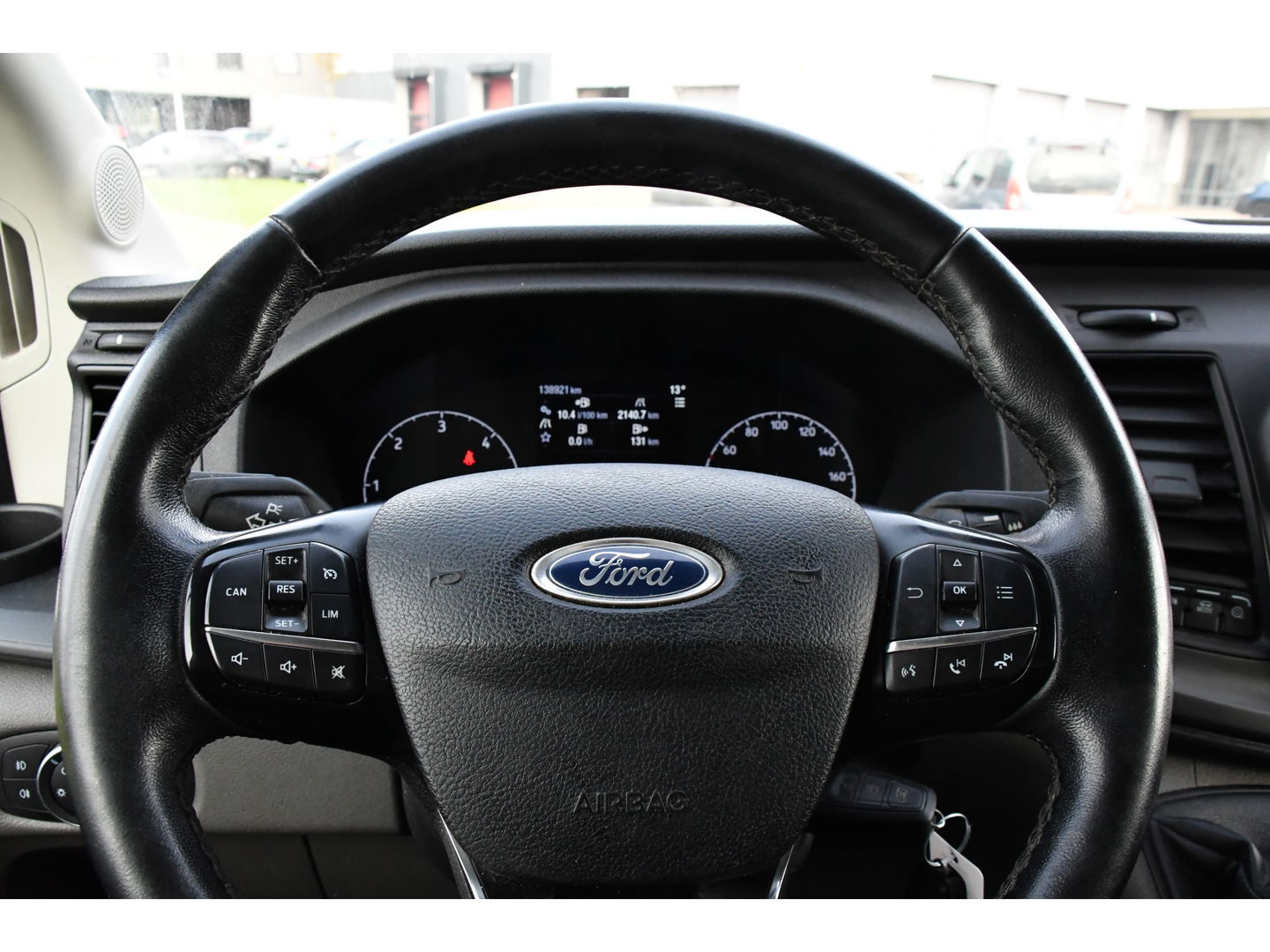 Ford Transit 350 2.0 TDCI L3H2 Black Edition Cruise, Camera, Carplay, 130pk, Trekhaak, Multimedia, NAVI Uniek!