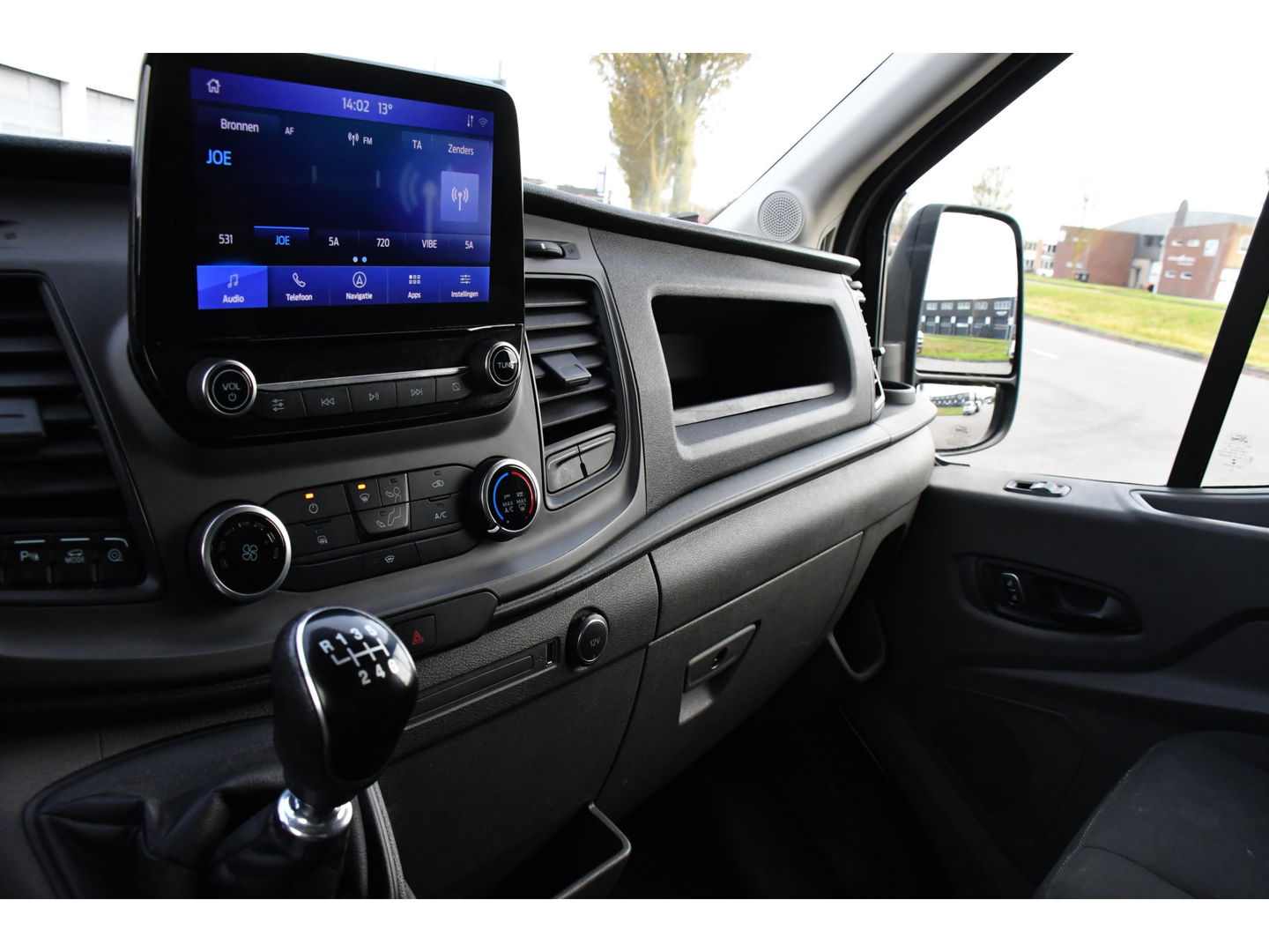 Ford Transit 350 2.0 TDCI L3H2 Black Edition Cruise, Camera, Carplay, 130pk, Trekhaak, Multimedia, NAVI Uniek!