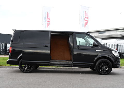 Volkswagen Transporter 2.0 TDI L2H1 Black Edition Highline Adaptieve Cruise, Camera, Carplay, Leder, Trekhaak, Sensoren, 150pk, Automaat, Uniek!