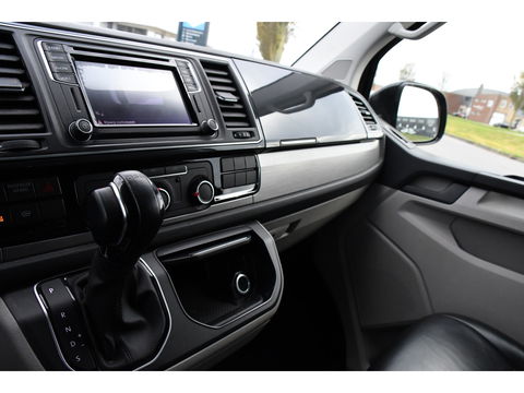 Volkswagen Transporter 2.0 TDI L2H1 Black Edition Highline Adaptieve Cruise, Camera, Carplay, Leder, Trekhaak, Sensoren, 150pk, Automaat, Uniek!