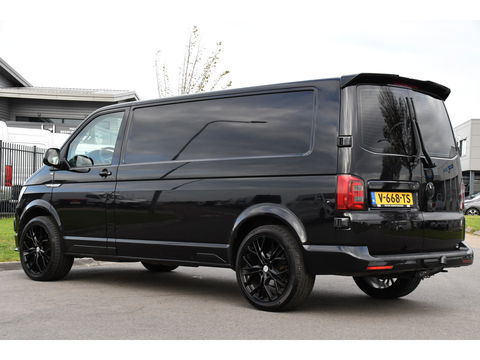 Volkswagen Transporter 2.0 TDI L2H1 Black Edition Highline Adaptieve Cruise, Camera, Carplay, Leder, Trekhaak, Sensoren, 150pk, Automaat, Uniek!
