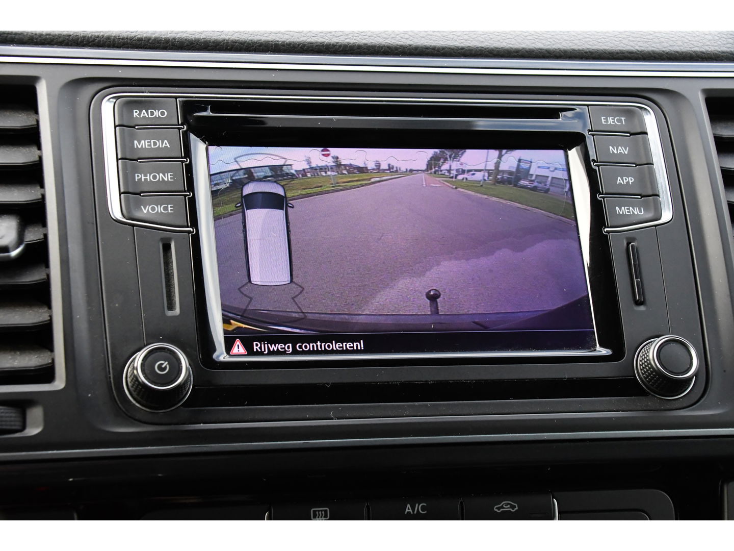 Volkswagen Transporter 2.0 TDI L2H1 Black Edition Highline Adaptieve Cruise, Camera, Carplay, Leder, Trekhaak, Sensoren, 150pk, Automaat, Uniek!