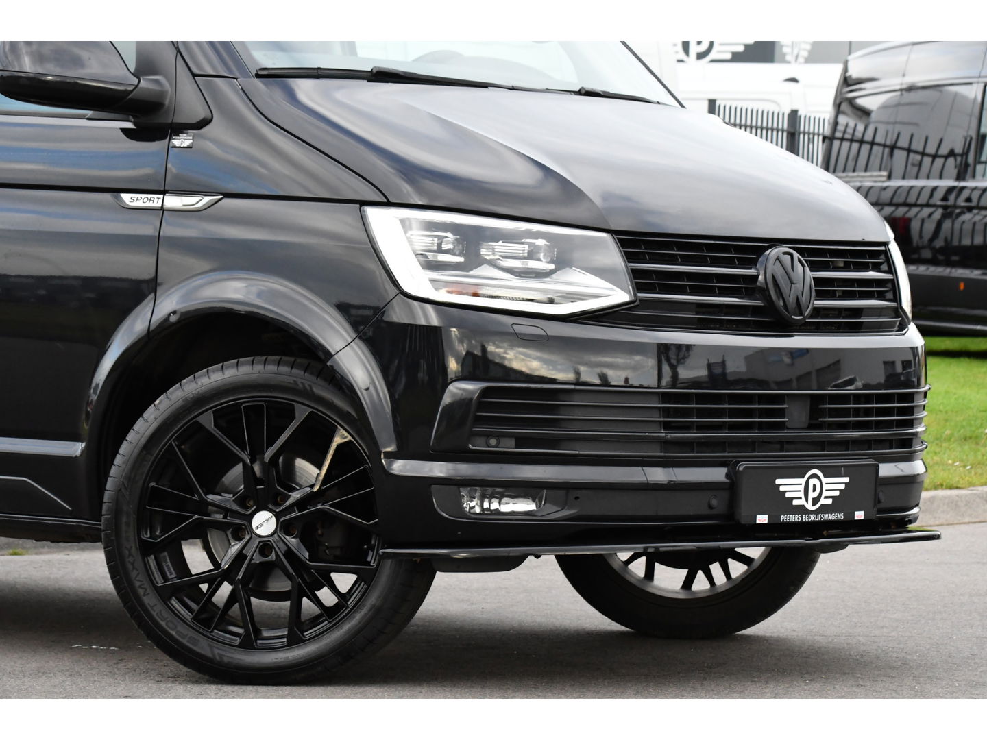 Volkswagen Transporter 2.0 TDI L2H1 Black Edition Highline Adaptieve Cruise, Camera, Carplay, Leder, Trekhaak, Sensoren, 150pk, Automaat, Uniek!