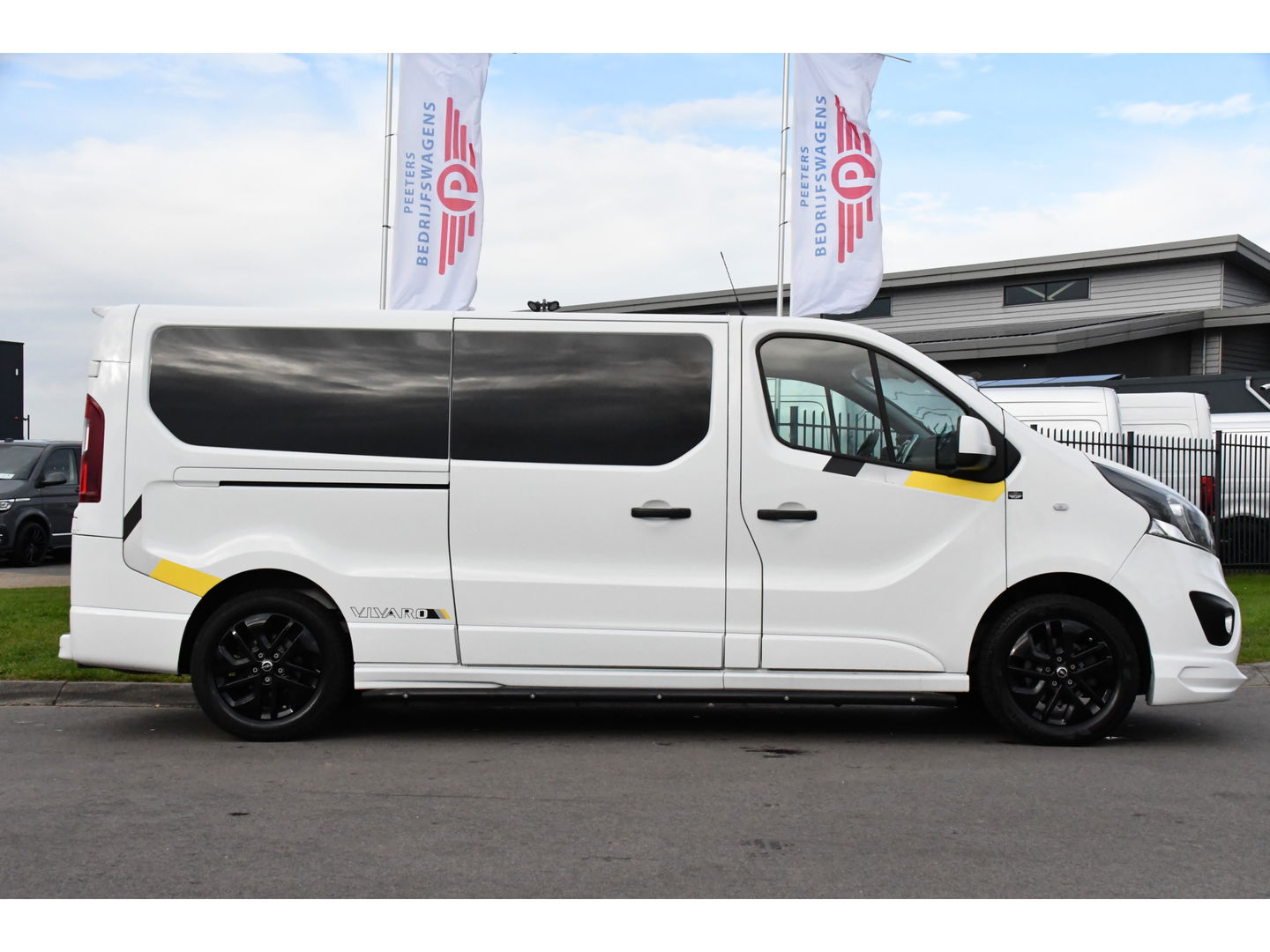 Opel Vivaro 1.6 CDTI L2H1 Irmscher Sport Camera, Cruise, Leder, Stoelverwarming, 145pk, Multimedia, NAVI, Clima, Uniek!
