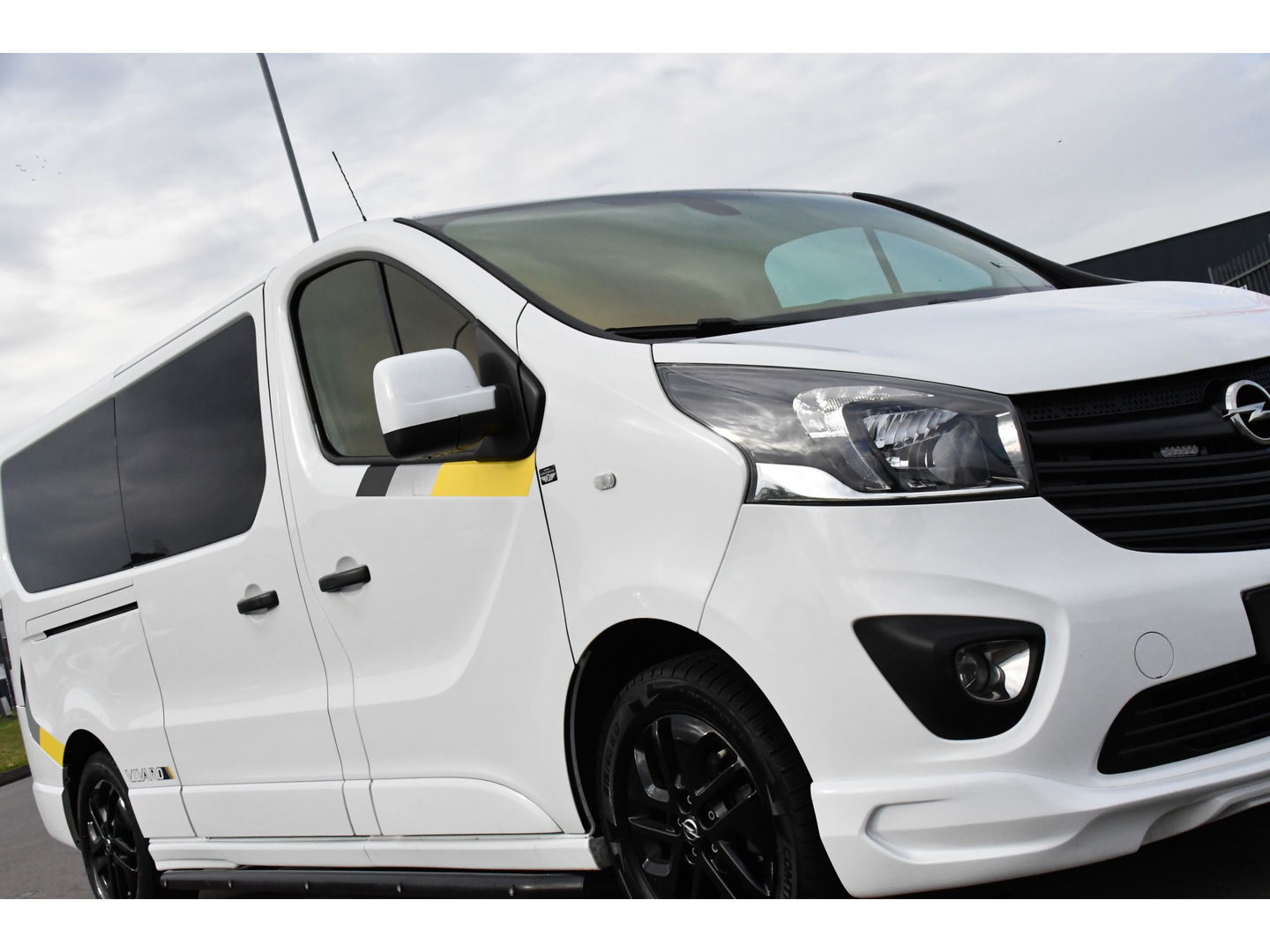 Opel Vivaro 1.6 CDTI L2H1 Irmscher Sport Camera, Cruise, Leder, Stoelverwarming, 145pk, Multimedia, NAVI, Clima, Uniek!