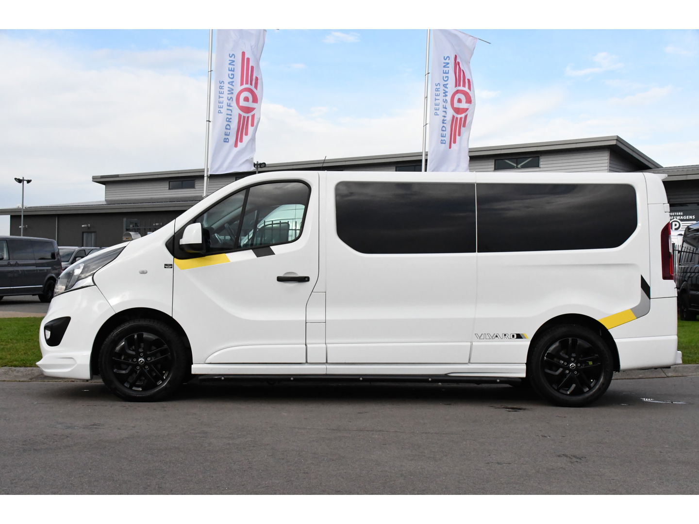 Opel Vivaro 1.6 CDTI L2H1 Irmscher Sport Camera, Cruise, Leder, Stoelverwarming, 145pk, Multimedia, NAVI, Clima, Uniek!