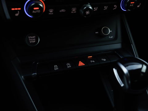 Audi Q3 40 TFSI 190pk Quattro Aut. S line Trekhaak wegkl. Sfeerverl. Virtual Cockpit