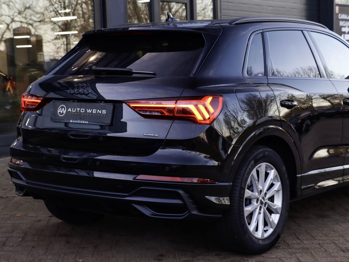 Audi Q3 40 TFSI 190pk Quattro Aut. S line Trekhaak wegkl. Sfeerverl. Virtual Cockpit