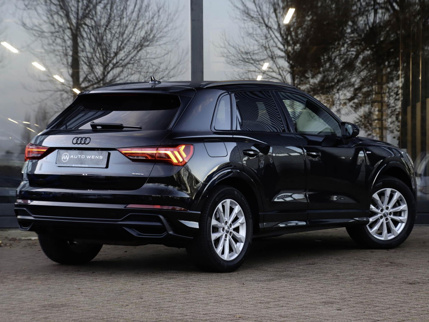 Audi Q3 40 TFSI 190pk Quattro Aut. S line Trekhaak wegkl. Sfeerverl. Virtual Cockpit