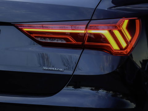 Audi Q3 40 TFSI 190pk Quattro Aut. S line Trekhaak wegkl. Sfeerverl. Virtual Cockpit