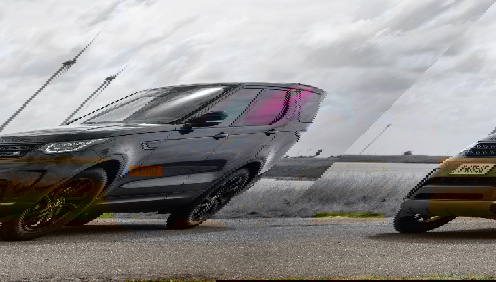 Land Rover Discovery 3.0 Td6 HSE GRIJS KENTEKEN / LEER / NAVI / LUCHTVERING / PANO / TREKHAAK