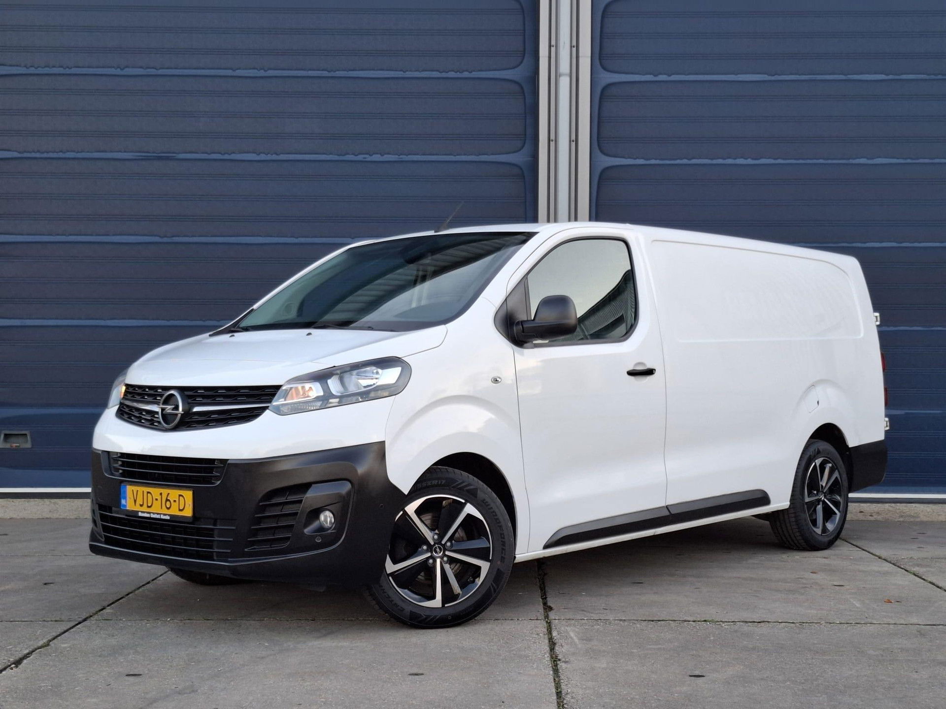 Opel Vivaro 2.0 CDTI L3H1 Edition AIRCO / CRUISE CONTROLE / NAVI / CARPLAY / TREKHAAK / KASTEN INRICHTING