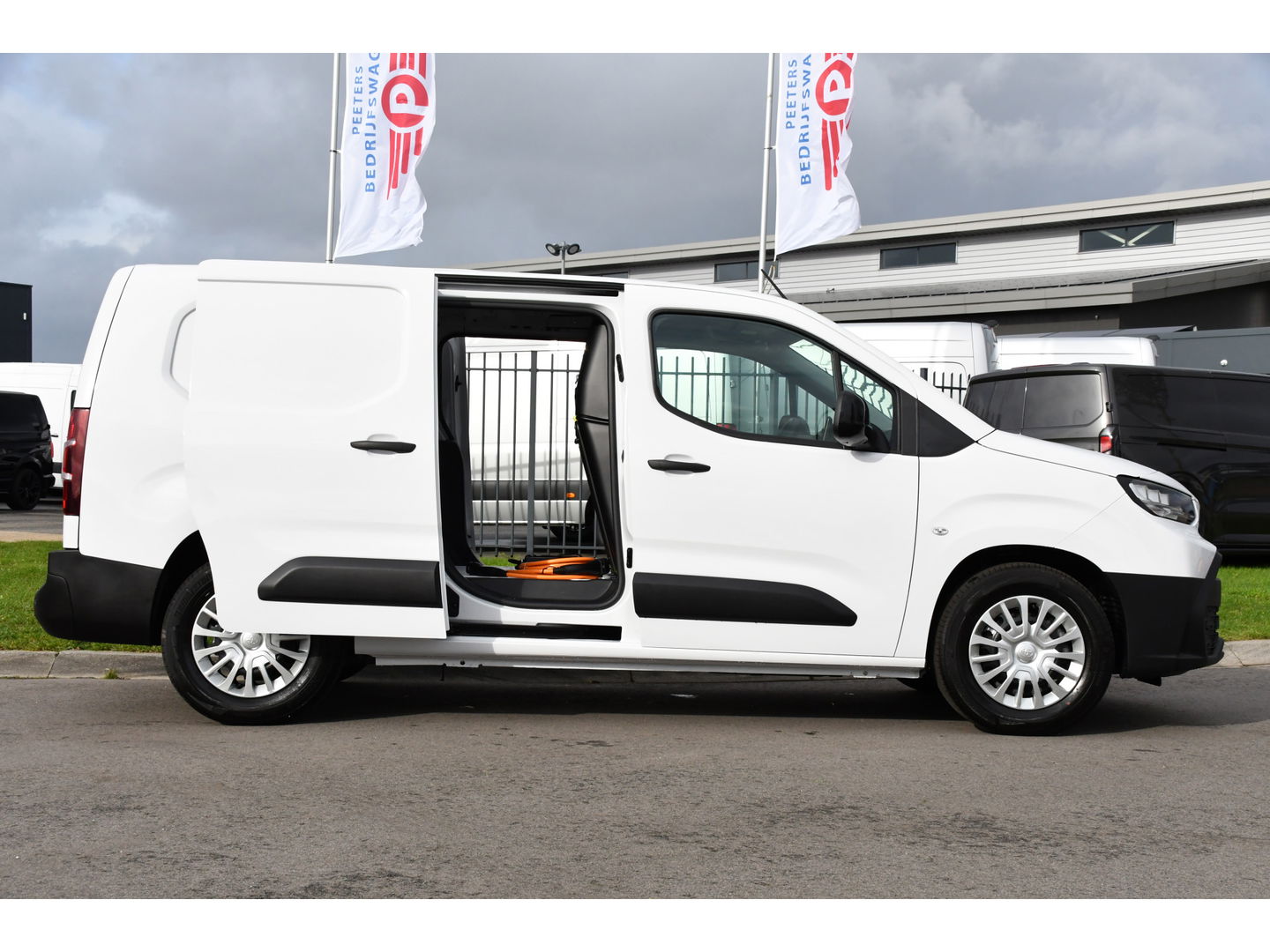Toyota PROACE CITY Electric l2 50 kWh PB Edition 5 x Direct Leverbaar! Camera, Cruise, 2 x Schuifdeur, Carplay, 136pk,