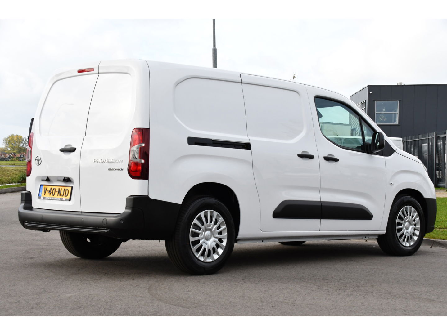 Toyota PROACE CITY Electric l2 50 kWh PB Edition 5 x Direct Leverbaar! Camera, Cruise, 2 x Schuifdeur, Carplay, 136pk,