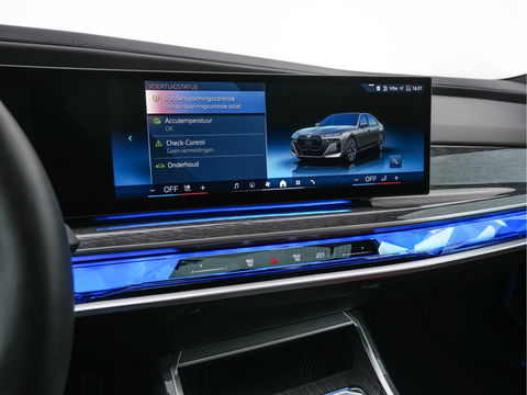 BMW i7 eDrive50 106 kWh M-Sportpack [ 3-Fase ] {SOH-97%} (INCL.BTW) *PANO | HEAD-UP | LUXURY-LEATHER | FULL-LED | BLIND-SPOT | BOWERS&WILKINS | MEMORY-PACK | TOP-VIEW | VENTILATED/HEATED-COMFORTSEATS | SOFT-CLOSE | WIDE-SREEN-DIGICOCKPIT | KEYLESS