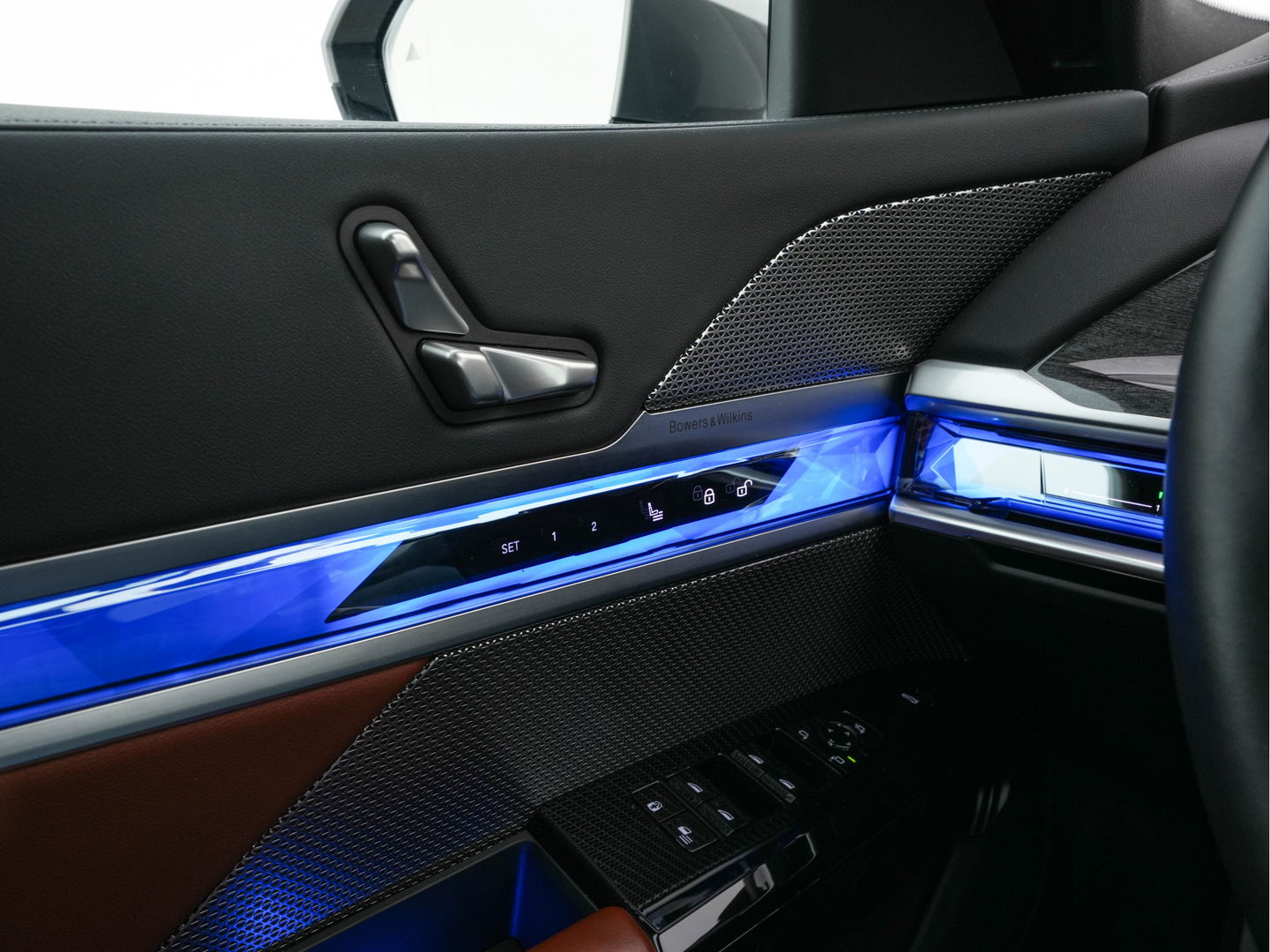 BMW i7 eDrive50 106 kWh M-Sportpack [ 3-Fase ] {SOH-97%} (INCL.BTW) *PANO | HEAD-UP | LUXURY-LEATHER | FULL-LED | BLIND-SPOT | BOWERS&WILKINS | MEMORY-PACK | TOP-VIEW | VENTILATED/HEATED-COMFORTSEATS | SOFT-CLOSE | WIDE-SREEN-DIGICOCKPIT | KEYLESS