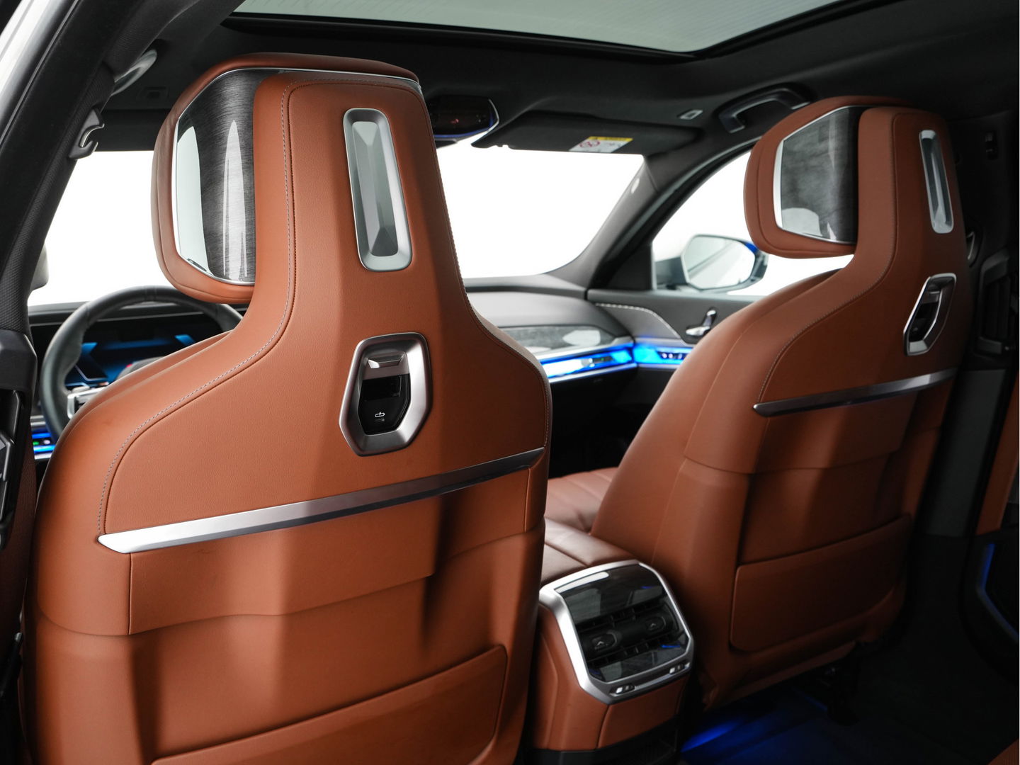 BMW i7 eDrive50 106 kWh M-Sportpack [ 3-Fase ] {SOH-97%} (INCL.BTW) *PANO | HEAD-UP | LUXURY-LEATHER | FULL-LED | BLIND-SPOT | BOWERS&WILKINS | MEMORY-PACK | TOP-VIEW | VENTILATED/HEATED-COMFORTSEATS | SOFT-CLOSE | WIDE-SREEN-DIGICOCKPIT | KEYLESS