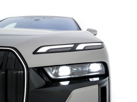 BMW i7 eDrive50 106 kWh M-Sportpack [ 3-Fase ] {SOH-97%} (INCL.BTW) *PANO | HEAD-UP | LUXURY-LEATHER | FULL-LED | BLIND-SPOT | BOWERS&WILKINS | MEMORY-PACK | TOP-VIEW | VENTILATED/HEATED-COMFORTSEATS | SOFT-CLOSE | WIDE-SREEN-DIGICOCKPIT | KEYLESS