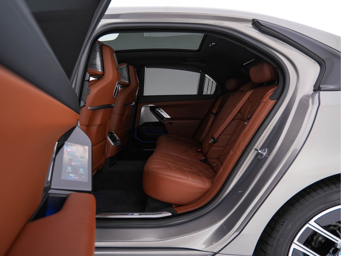 BMW i7 eDrive50 106 kWh M-Sportpack [ 3-Fase ] {SOH-97%} (INCL.BTW) *PANO | HEAD-UP | LUXURY-LEATHER | FULL-LED | BLIND-SPOT | BOWERS&WILKINS | MEMORY-PACK | TOP-VIEW | VENTILATED/HEATED-COMFORTSEATS | SOFT-CLOSE | WIDE-SREEN-DIGICOCKPIT | KEYLESS