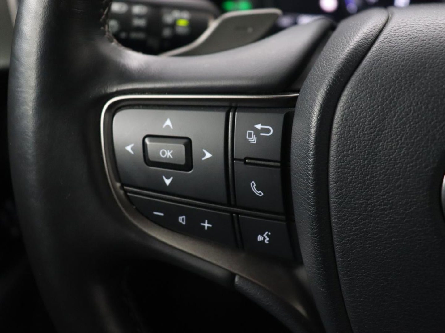 Lexus UX 300e Business 54 kWh | 1e eigenaar | Adaptive cruise | Carplay | Camera | Navigatie | Full LED | Elektrische stoelen | Climate control | Bluetooth