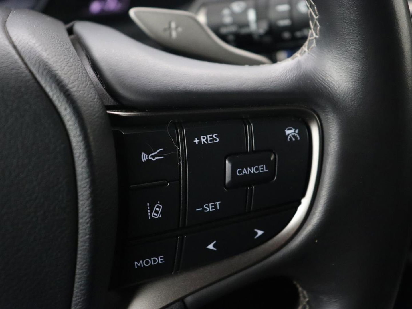 Lexus UX 300e Business 54 kWh | 1e eigenaar | Adaptive cruise | Carplay | Camera | Navigatie | Full LED | Elektrische stoelen | Climate control | Bluetooth