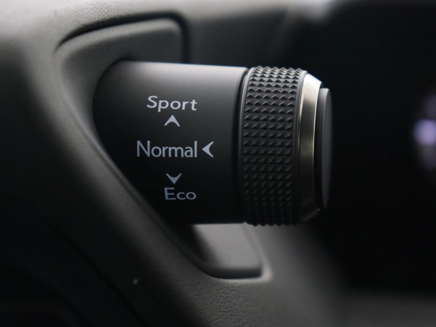 Lexus UX 300e Business 54 kWh | 1e eigenaar | Adaptive cruise | Carplay | Camera | Navigatie | Full LED | Elektrische stoelen | Climate control | Bluetooth