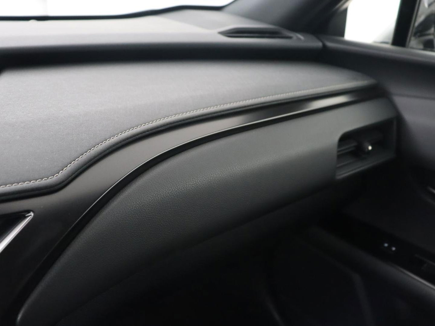 Lexus UX 300e Business 54 kWh | 1e eigenaar | Adaptive cruise | Carplay | Camera | Navigatie | Full LED | Elektrische stoelen | Climate control | Bluetooth