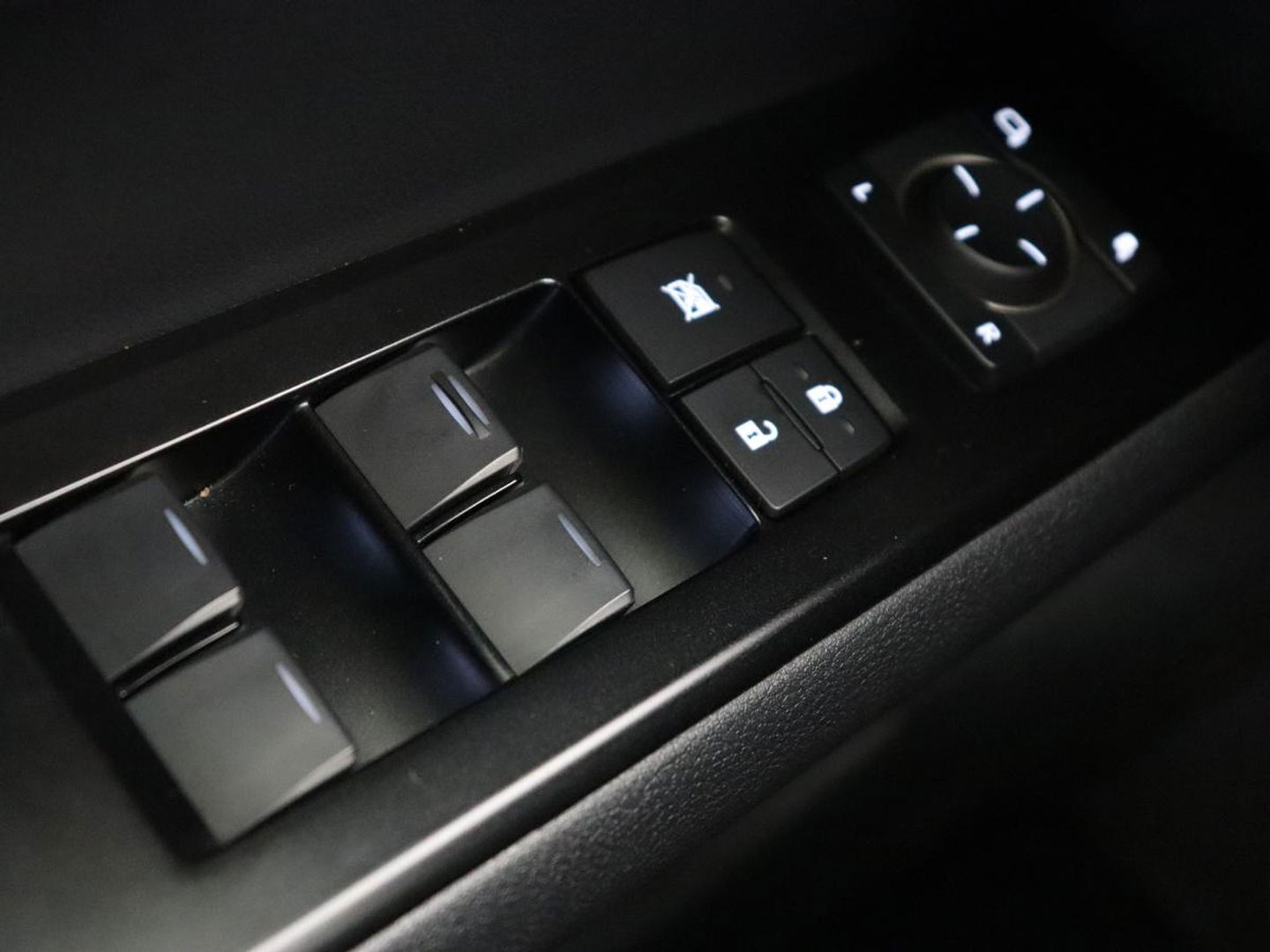 Lexus UX 300e Business 54 kWh | 1e eigenaar | Adaptive cruise | Carplay | Camera | Navigatie | Full LED | Elektrische stoelen | Climate control | Bluetooth