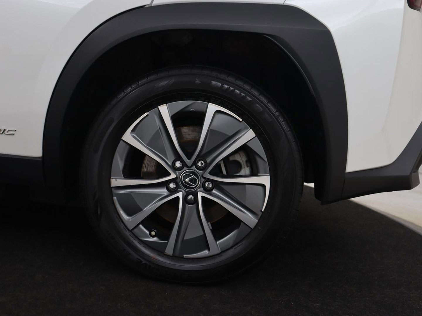 Lexus UX 300e Business 54 kWh | 1e eigenaar | Adaptive cruise | Carplay | Camera | Navigatie | Full LED | Elektrische stoelen | Climate control | Bluetooth
