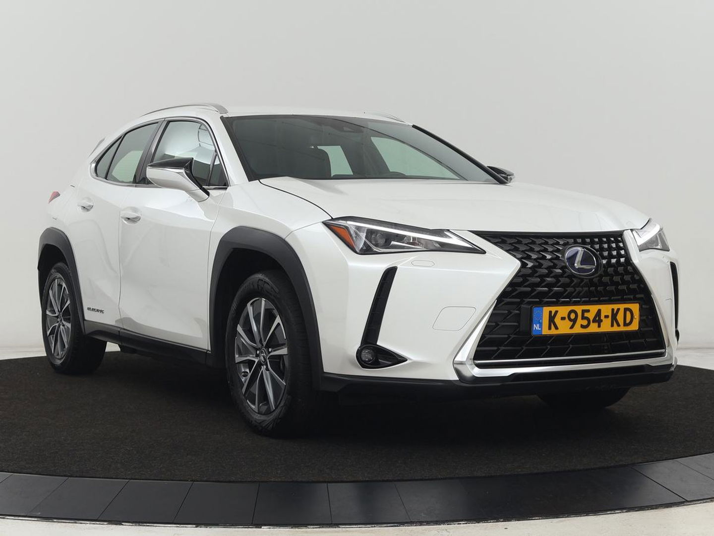 Lexus UX 300e Business 54 kWh | 1e eigenaar | Adaptive cruise | Carplay | Camera | Navigatie | Full LED | Elektrische stoelen | Climate control | Bluetooth