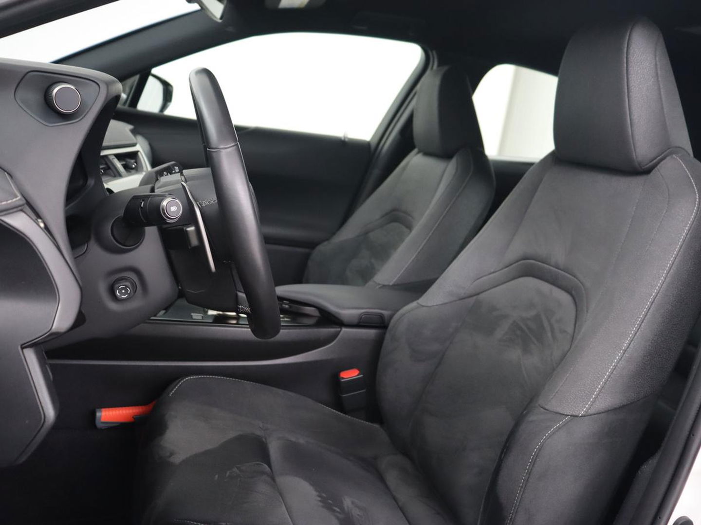 Lexus UX 300e Business 54 kWh | 1e eigenaar | Adaptive cruise | Carplay | Camera | Navigatie | Full LED | Elektrische stoelen | Climate control | Bluetooth