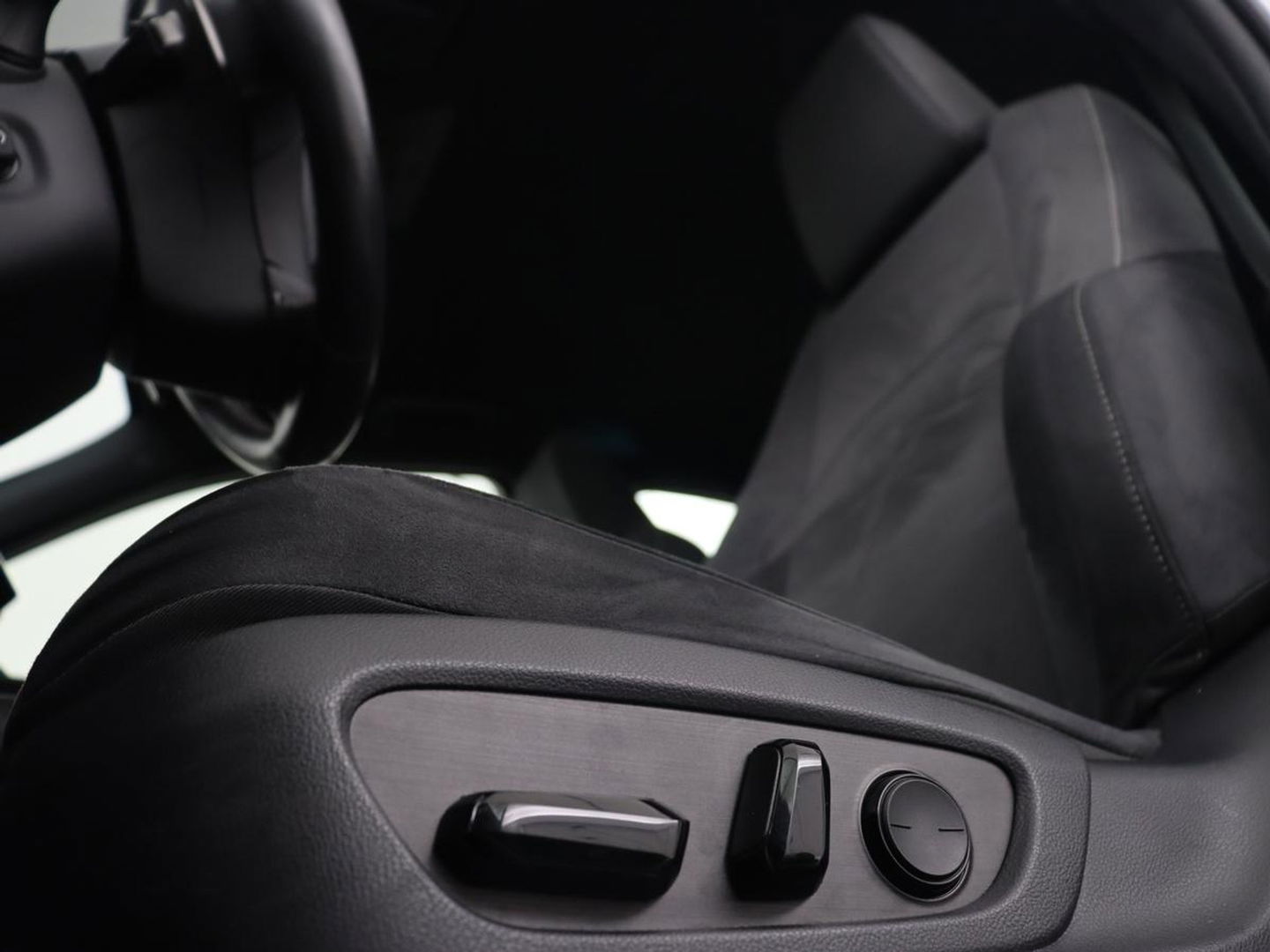 Lexus UX 300e Business 54 kWh | 1e eigenaar | Adaptive cruise | Carplay | Camera | Navigatie | Full LED | Elektrische stoelen | Climate control | Bluetooth