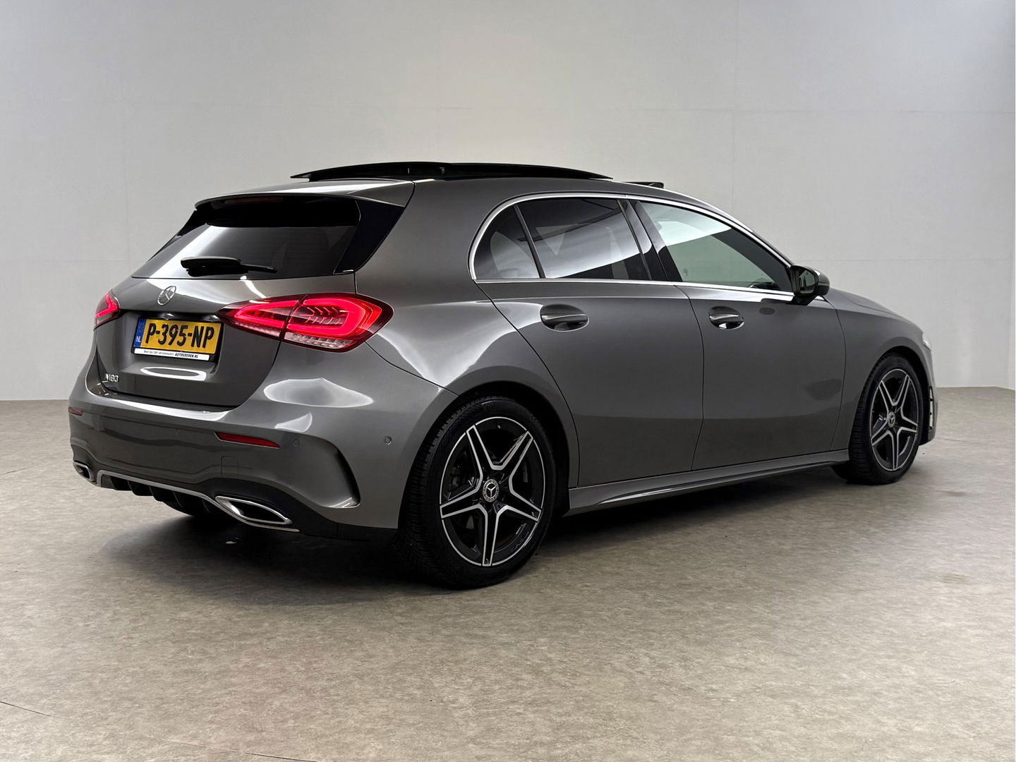 Mercedes-Benz A-Klasse 180 AMG | Pano | Sfeer | Virtual | Stoelverw. | Carplay | Cruise | Parkeersens.