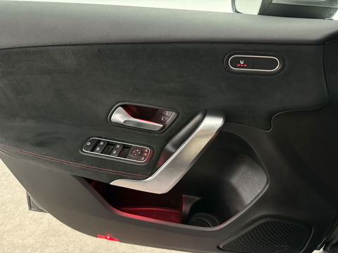 Mercedes-Benz A-Klasse 180 AMG | Pano | Virtual | Sfeerverl. | Carplay | Cruise | LED | Parkeersens. l Stoelverw.