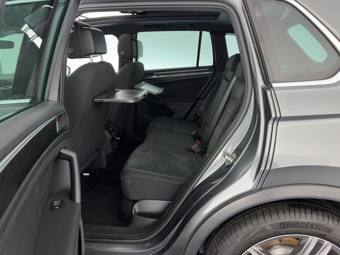 Volkswagen Tiguan 1.5 TSI Comfortline Business (INCL.BTW) *PANO | FULL-LED | ADAPTIVE-CRUISE | DIGI-COCKPIT | HEATED-COMFORTSEATS | NAV-FULLMAP | DAB+ | ECC | PDC | 19''ALU | TOWBAR*