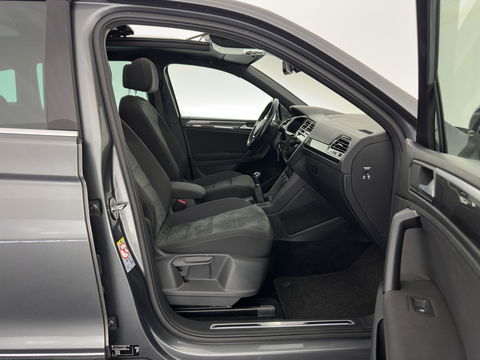Volkswagen Tiguan 1.5 TSI Comfortline Business (INCL.BTW) *PANO | FULL-LED | ADAPTIVE-CRUISE | DIGI-COCKPIT | HEATED-COMFORTSEATS | NAV-FULLMAP | DAB+ | ECC | PDC | 19''ALU | TOWBAR*