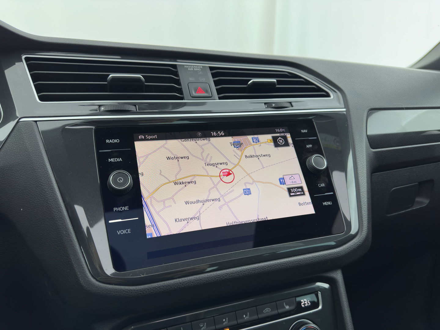 Volkswagen Tiguan 1.5 TSI Comfortline Business (INCL.BTW) *PANO | FULL-LED | ADAPTIVE-CRUISE | DIGI-COCKPIT | HEATED-COMFORTSEATS | NAV-FULLMAP | DAB+ | ECC | PDC | 19''ALU | TOWBAR*